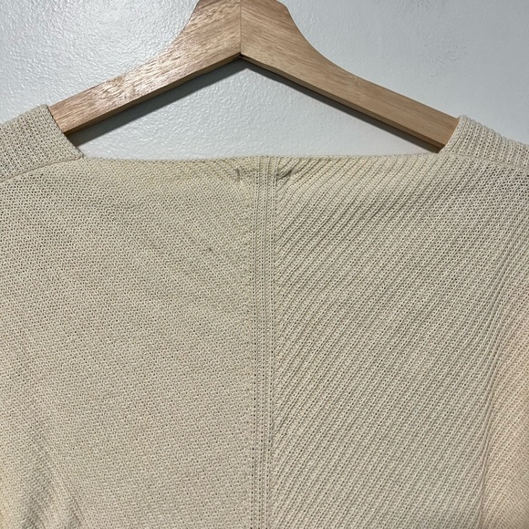 L.L. Bean Women’s V-Neck Cotton Sweater – Cream Textured Knit Pullover, Size L - Picture 5 of 9